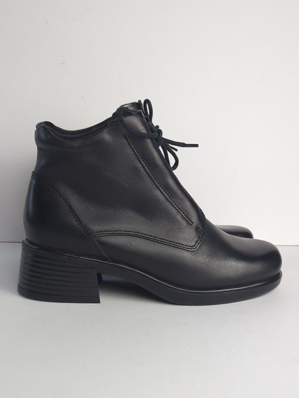 EARTH SHOES Women's Black Leather Lace-Up Ankle Boots
